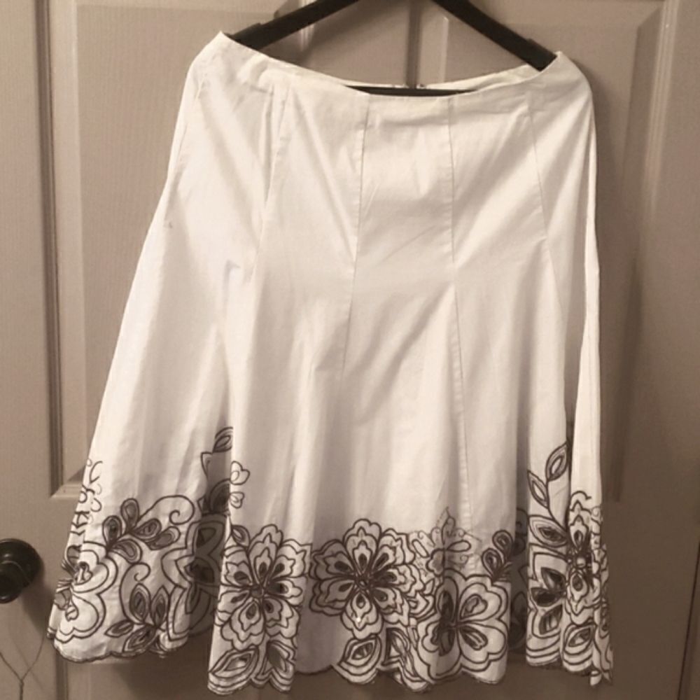 4@30.00 or 20.00 Ladies Skirt by SUNNY LEIGH